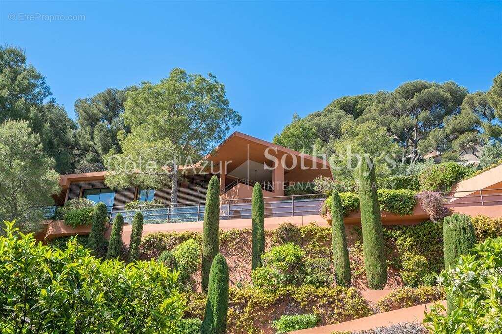 Saint Jean Cap Ferrat, domaine privé avec deux villas, parc paysager, piscine à débordement - photo 19