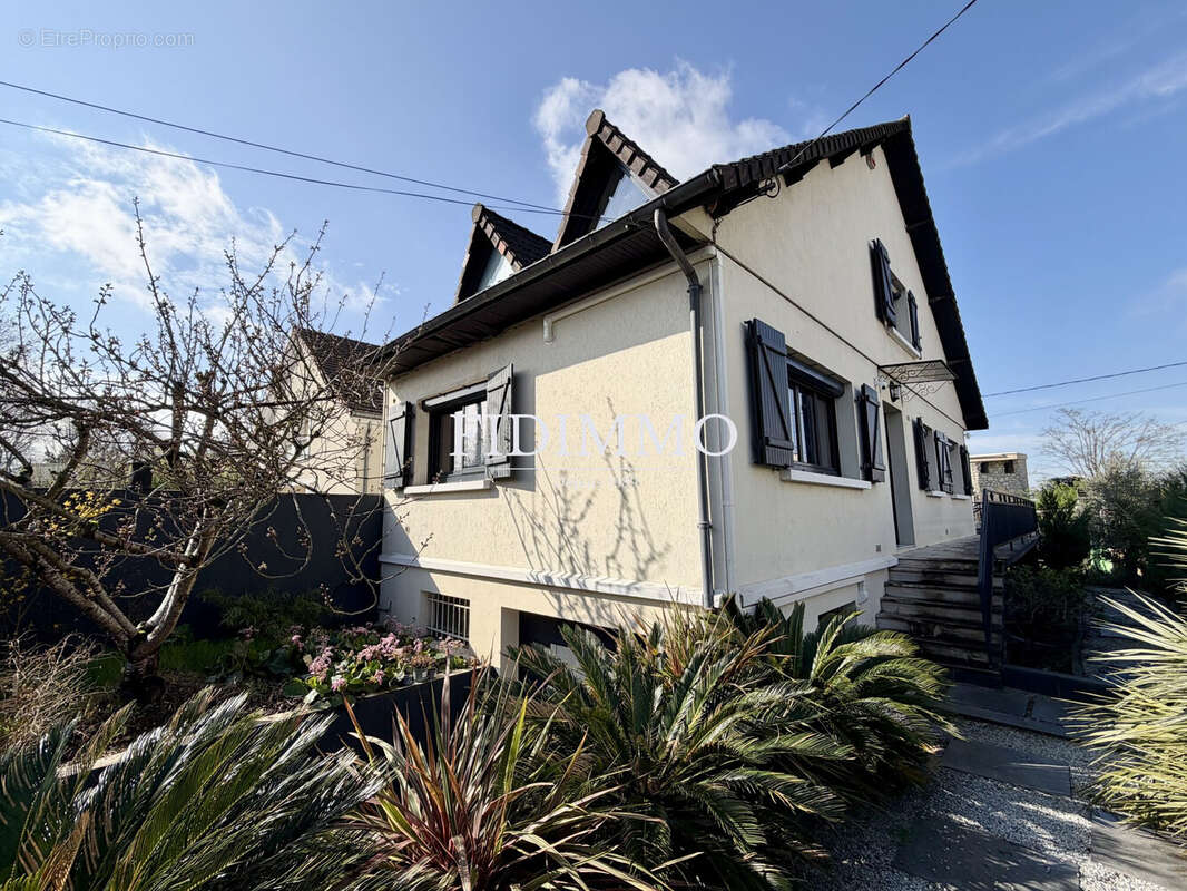 Maison à CHENNEVIERES-SUR-MARNE