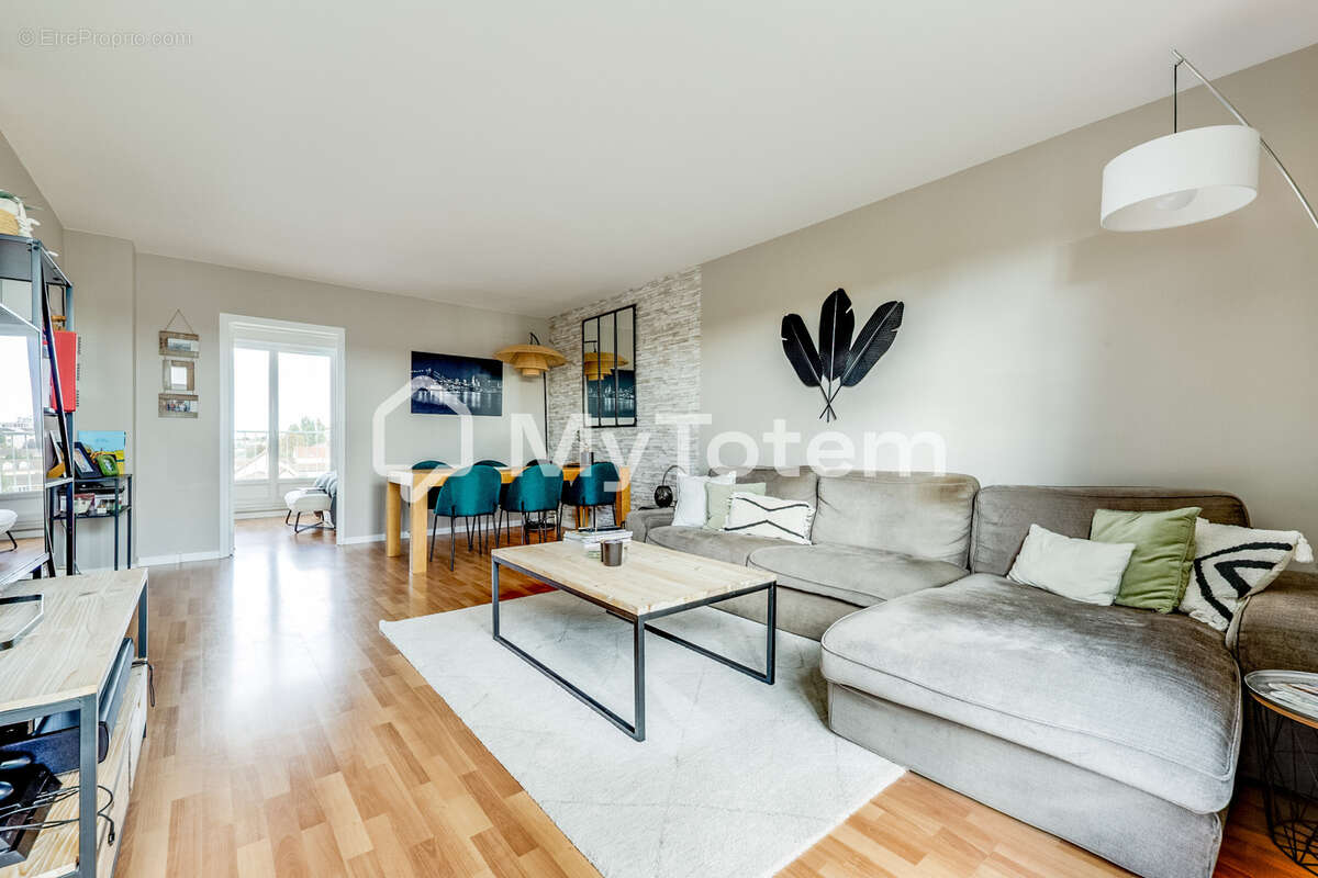 Appartement à LES CLAYES-SOUS-BOIS