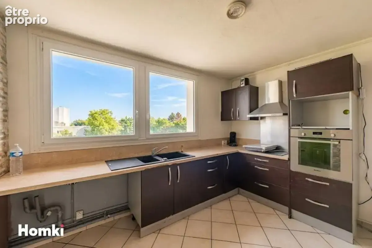 Appartement T5 de 100 m² à Oullins-Pierre-Bénite 69310, Rue du Centenaire - photo 3