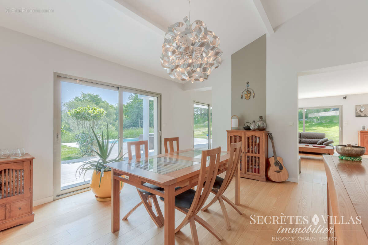 Maison à FARGUES-SAINT-HILAIRE