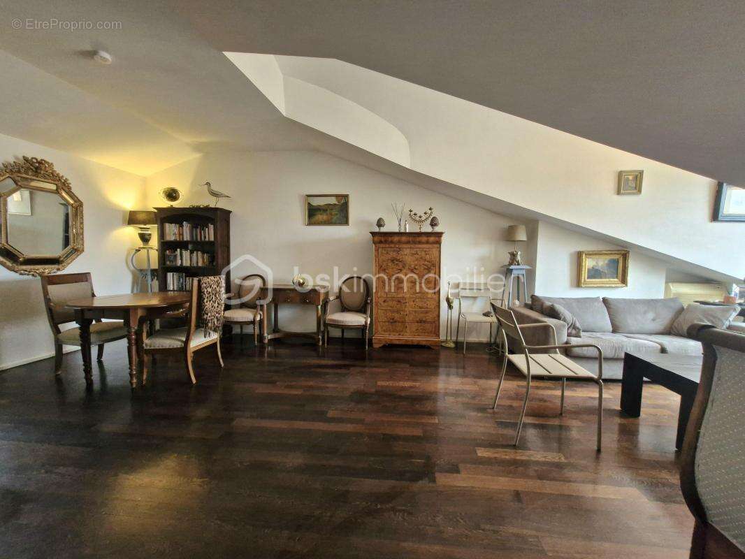 Appartement d'exeption,4e et dernier étage, calme, climatisé, terrasse de 11 m2, vue sur les toits, au cœur des Carmes - photo 4