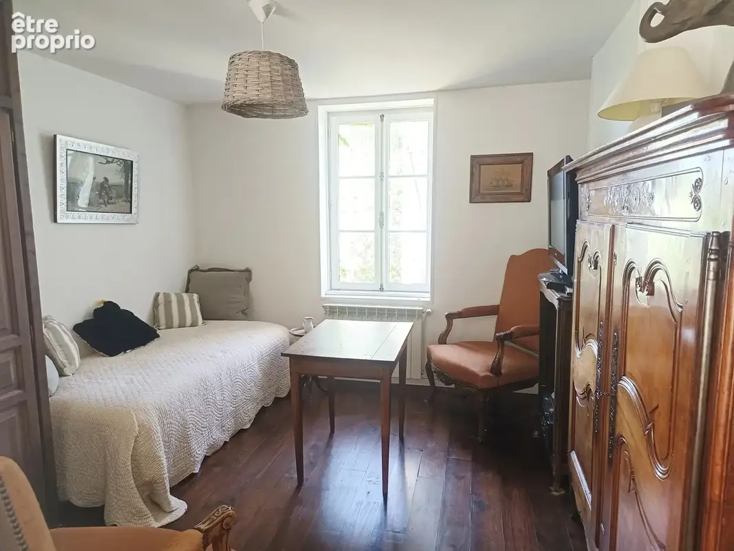 Maison familiale de caractère avec piscine et de nombreuses dépendances - photo 17