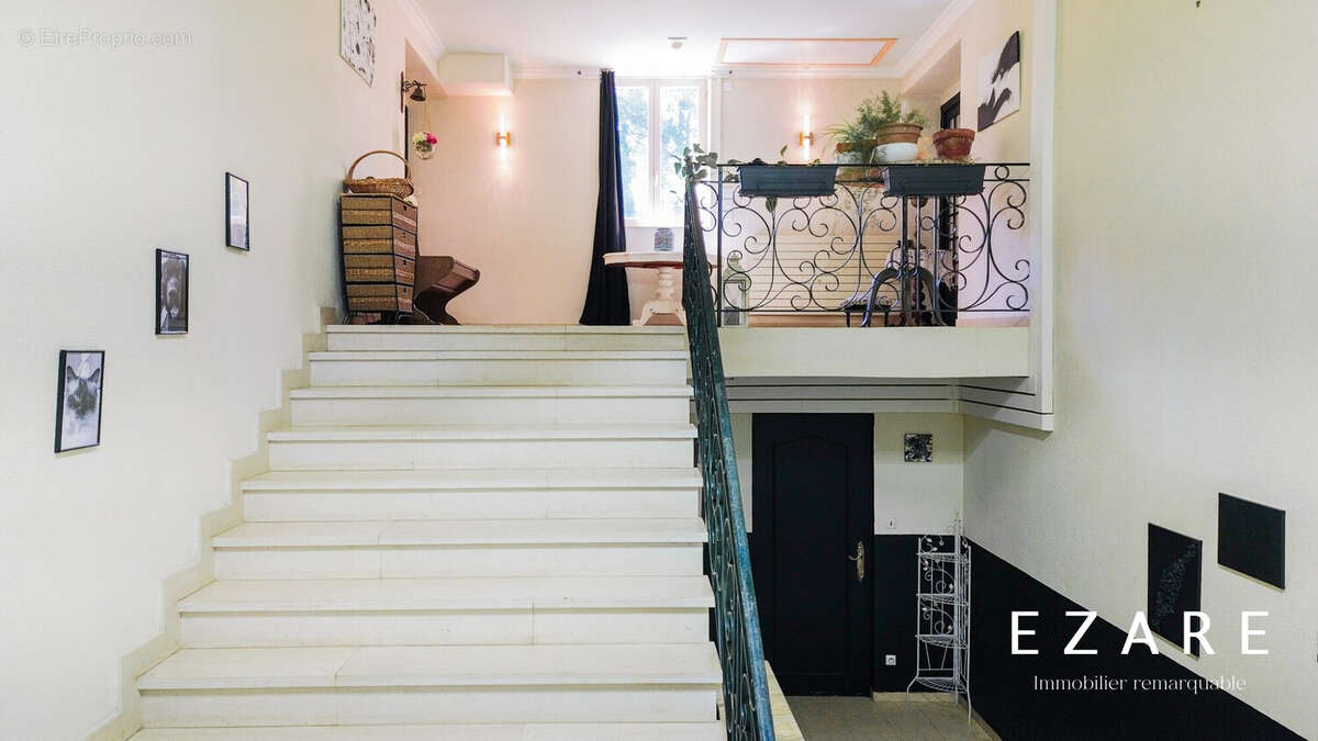 Maison 758 m² à Saint-Leger-Sur-Dheune  - photo 8