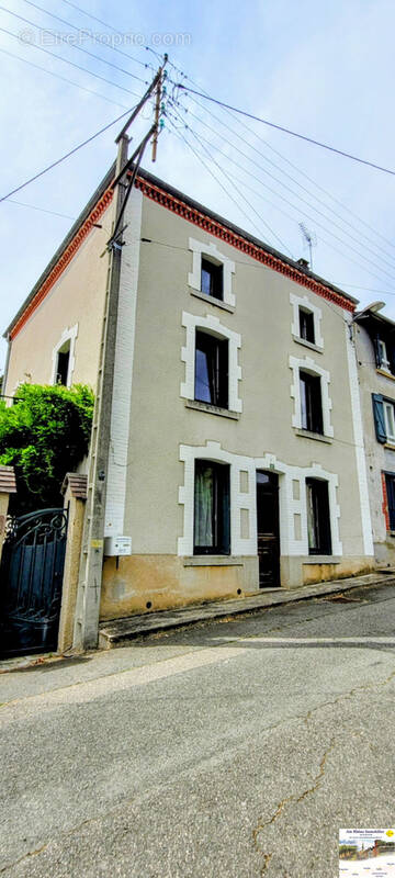 Maison à PANISSIERES