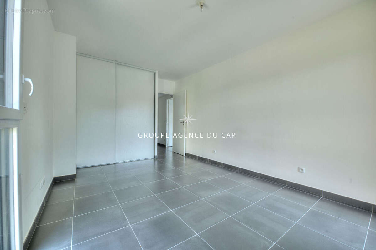 Appartement t2 saint raphael terrasse stationnement centre ville et mer a pied - photo 8