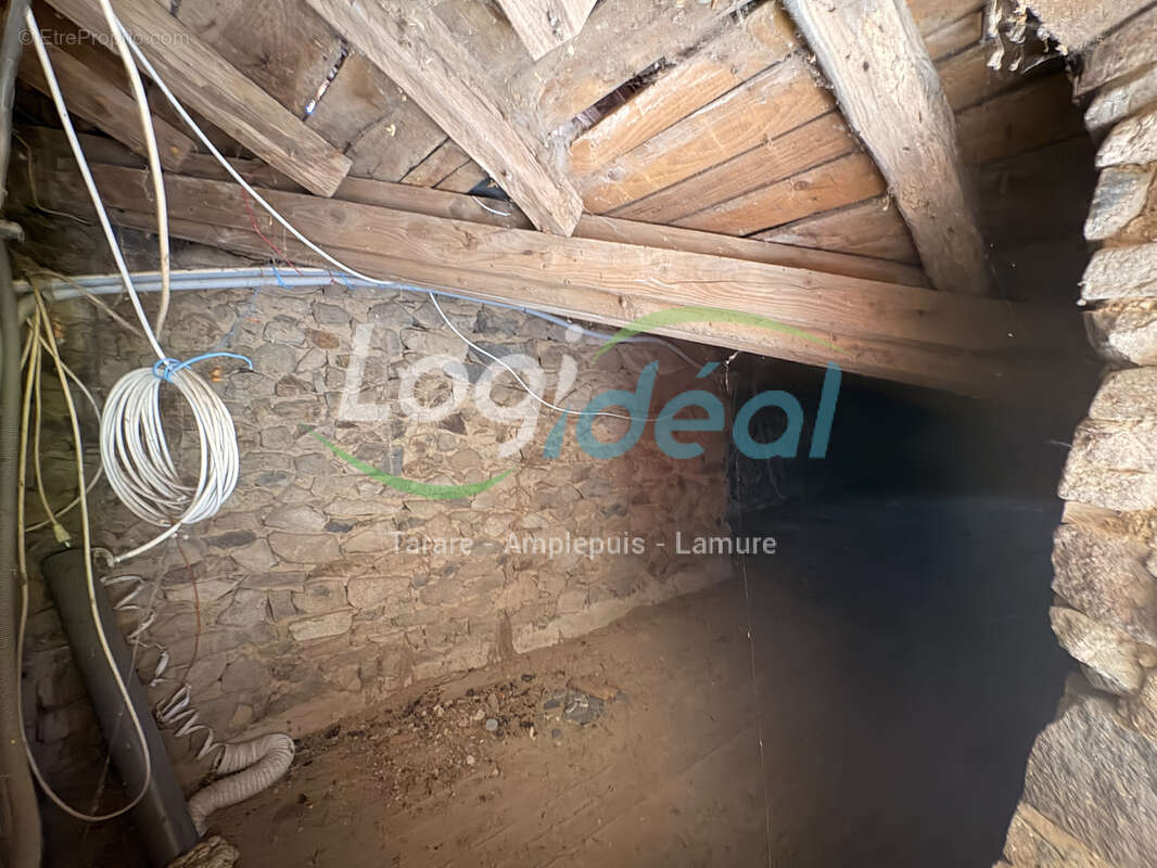 Maison de campagne à fort potentiel - Saint-Cyr-de-Valorges - photo 11