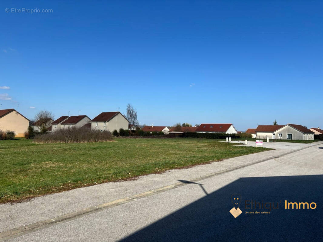 Terrain à VILLIERS-LE-SEC