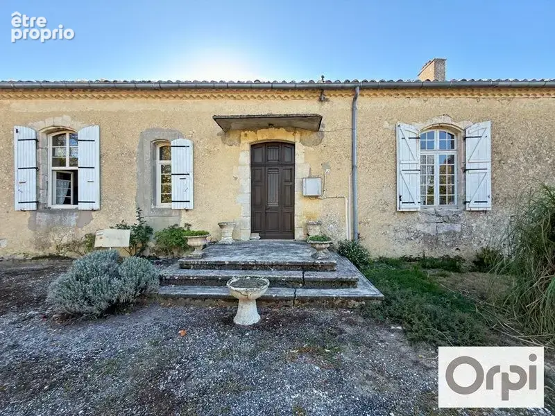 Superbe propriété XIXème de plus de 320 m² habitable à rénover avec ses dépendances et terrain autour - photo 3