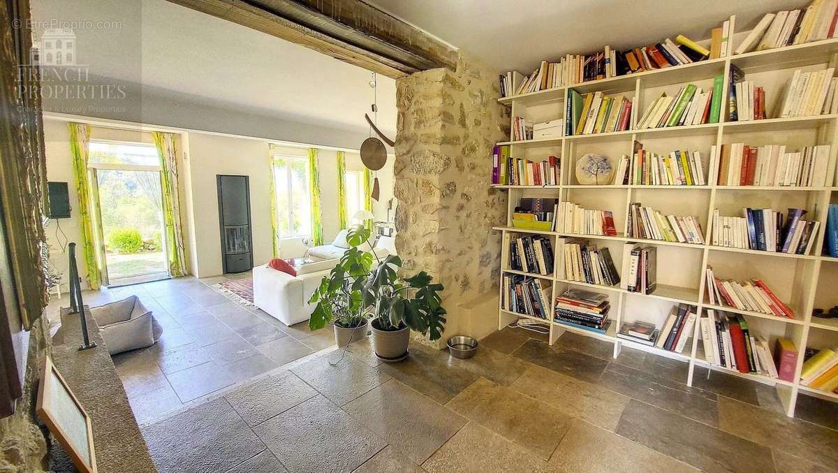 Maison à SAINT-LAURENT-DE-CERDANS