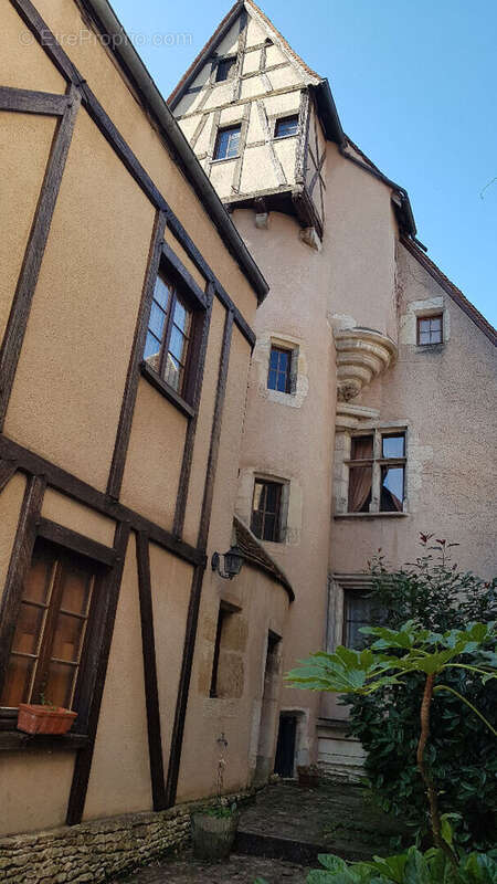 Maison à SAINT-AMAND-MONTROND