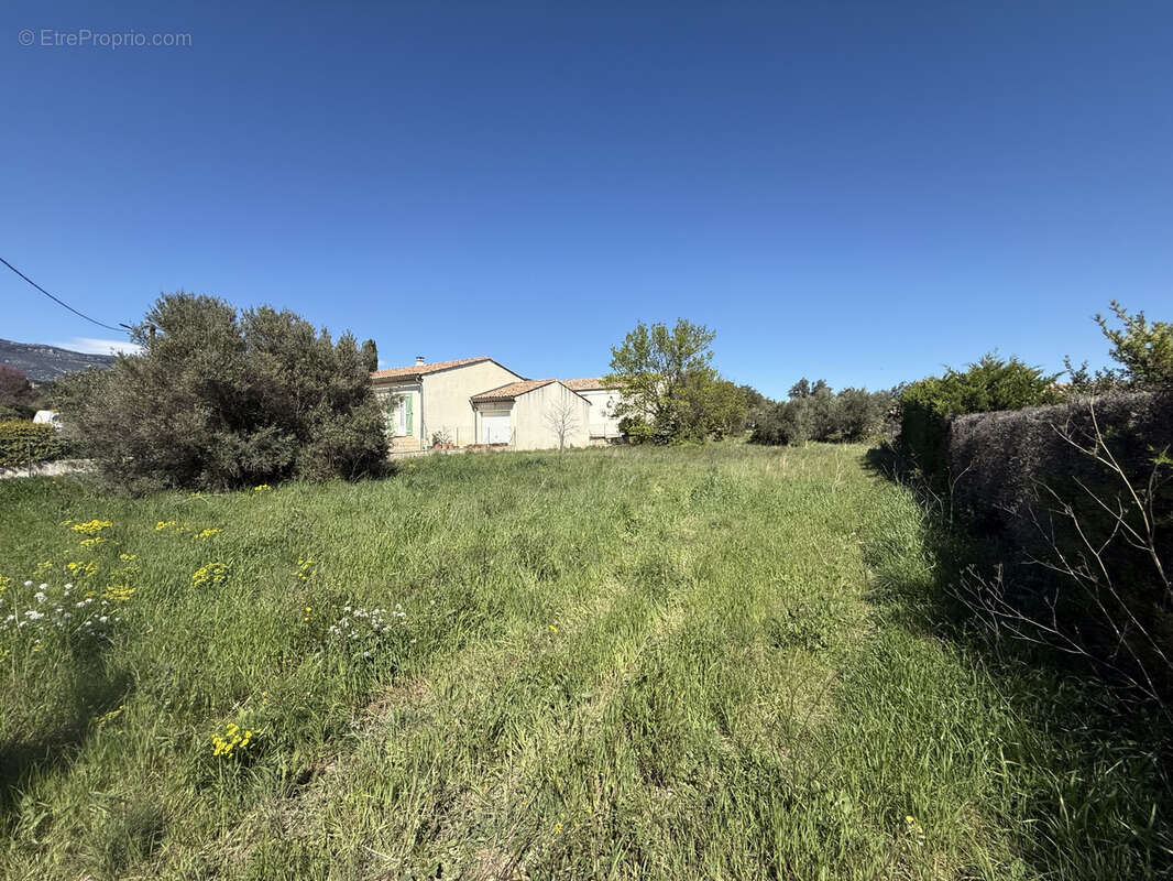 Terrain à MONTPEYROUX