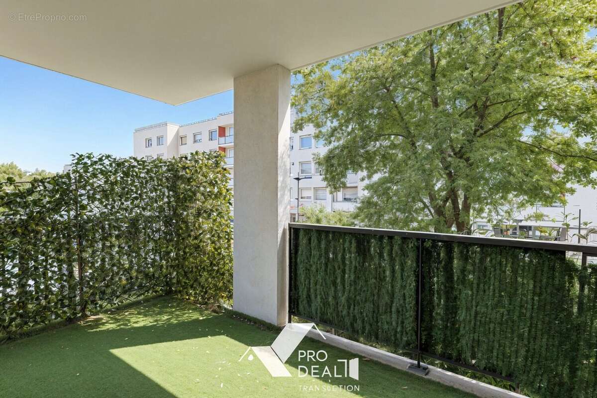 Appartement à MEYZIEU