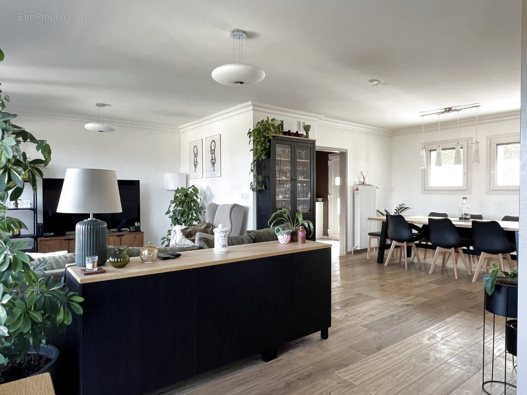 Maison à COLLONGES-SOUS-SALEVE