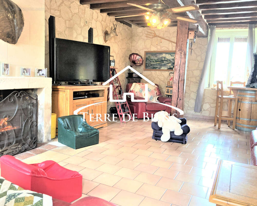 Maison à MONTIGNY-LENGRAIN