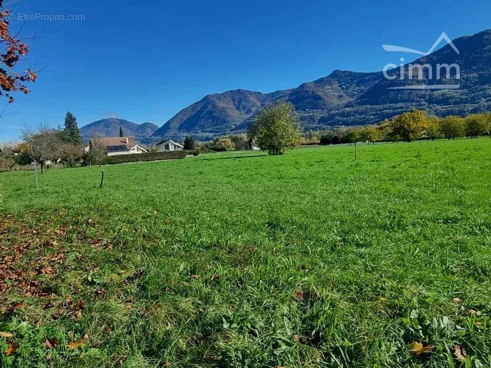 Terrain à LA TERRASSE