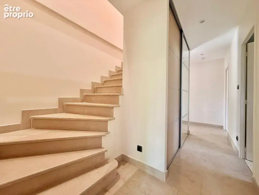 Maison familiale de 195 m² avec T2 indépendant – Calme et potentiel locatif - photo 13