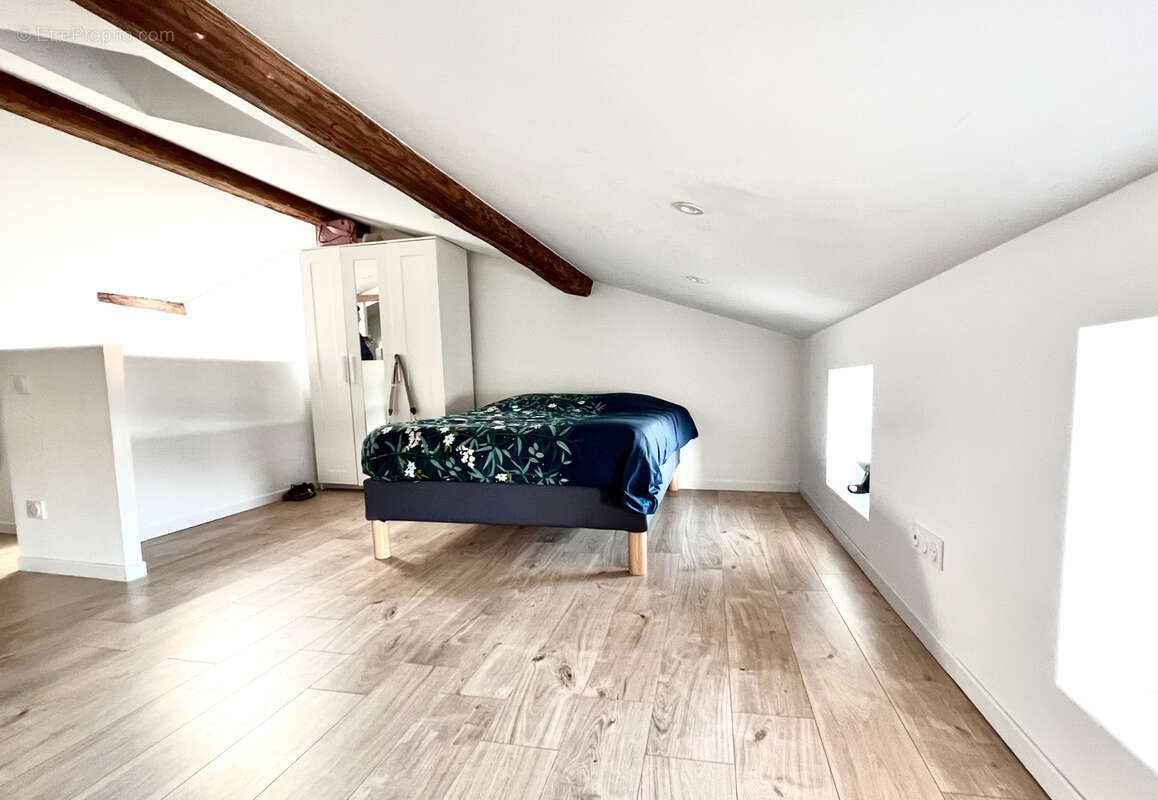 Appartement à SAINT-JEAN-BONNEFONDS