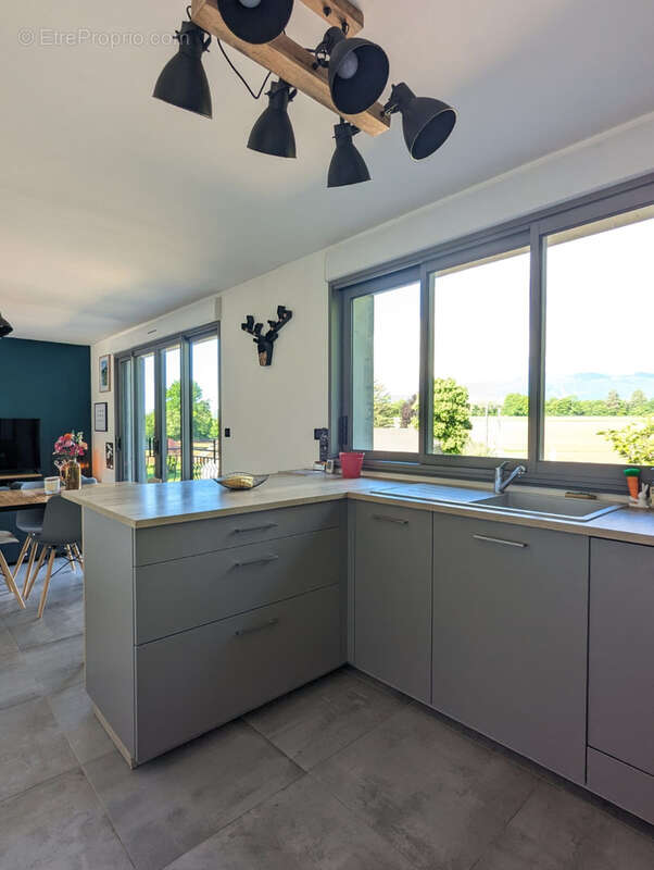 Maison à CHAZEY-BONS