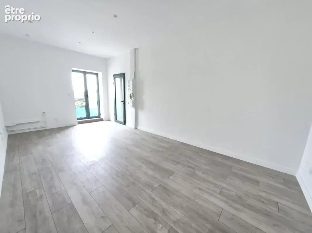 Appartement à SAINT-PAUL-DE-VARAX