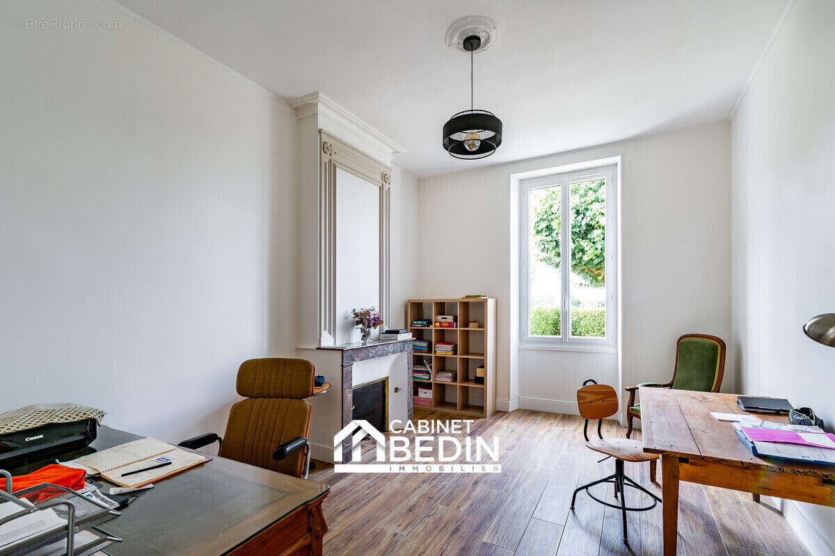 Maison 302 m² à Bourg  - photo 7