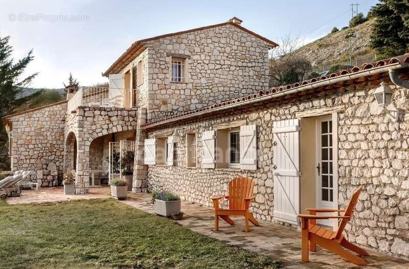 Propriete à vendre 6 pièces GOURDON (06), vue mer, jardin de 6000 m², garage - photo 6