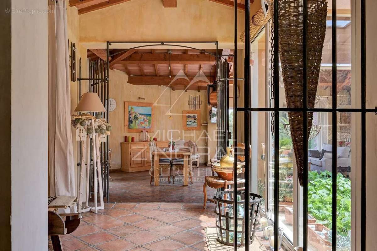 Maison à SAINT-CYR-SUR-MER