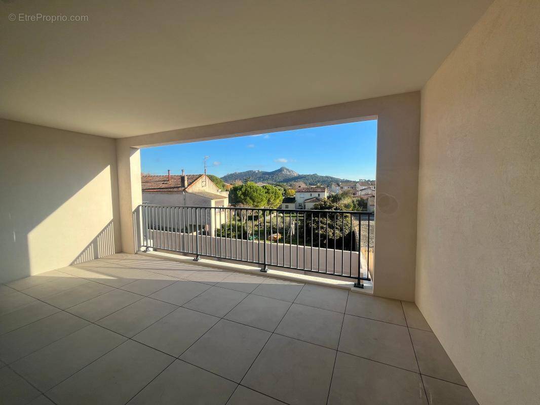 Appartement à LA CRAU