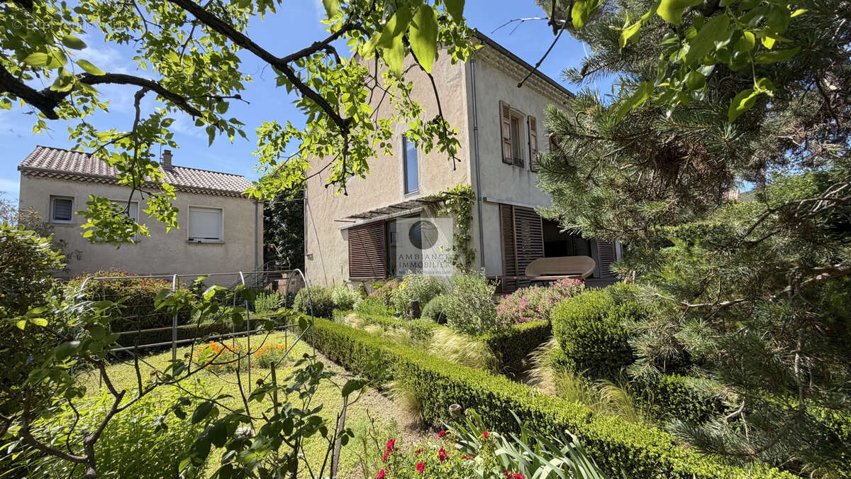 Maison à SAINT-LAURENT-DU-PAPE