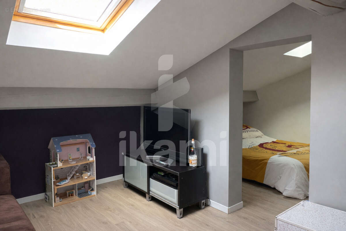 Maison à LAUDUN-L'ARDOISE