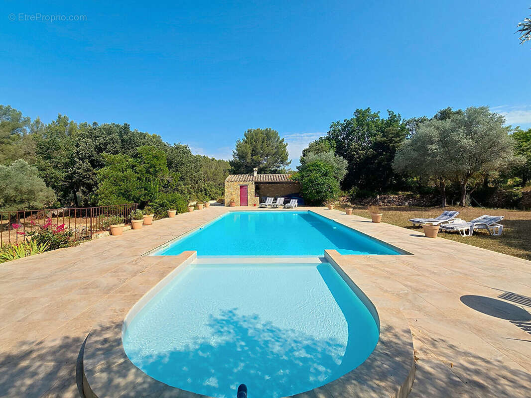 Maison 305 m² à Le Beausset  - photo 4