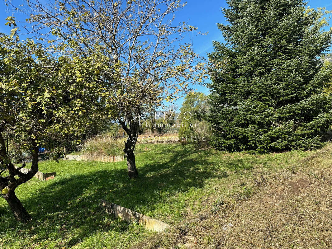 Terrain constructible de 1 053 m2 avec vue dominante   Valserhône (secteur Lancrans) - photo 8