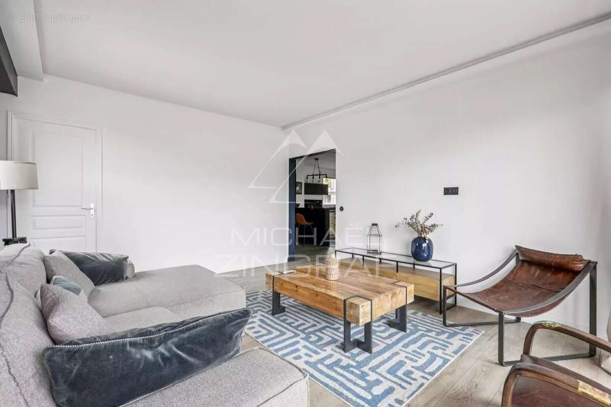 Appartement à PARIS-16E