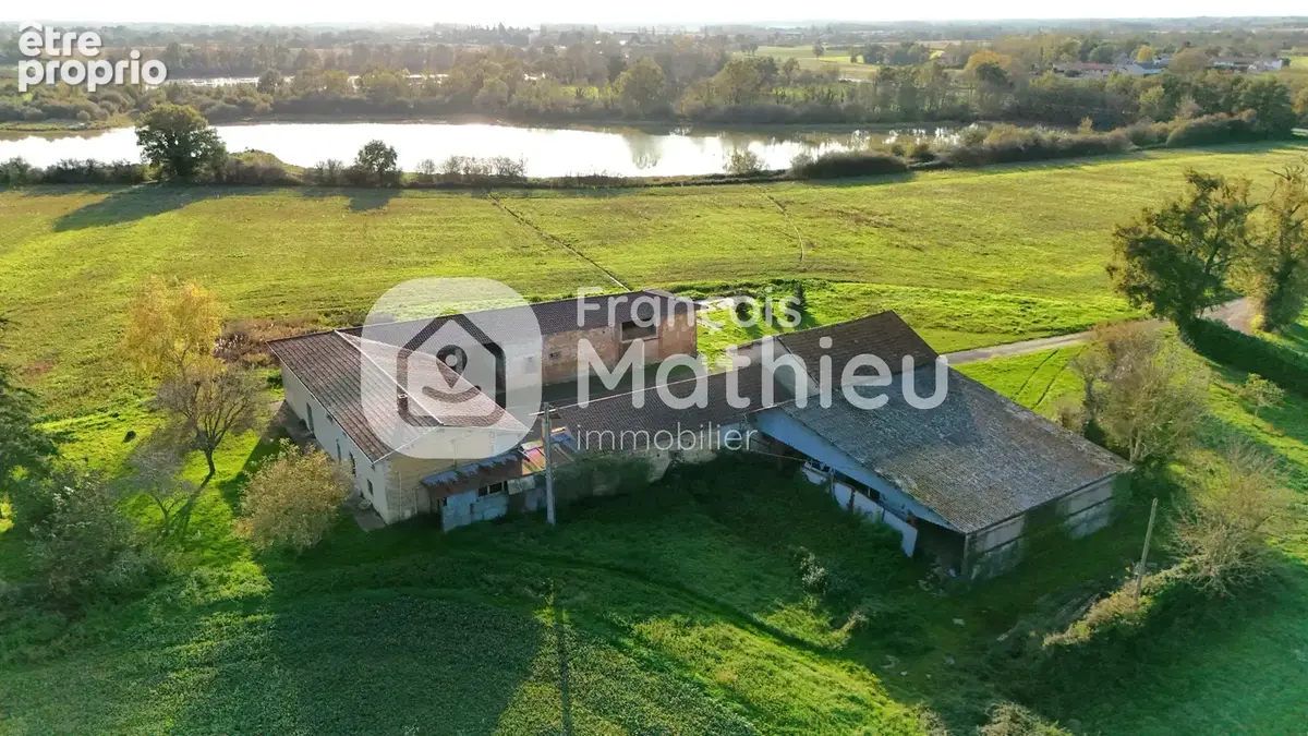 SAINT MARCEL : Corps de ferme à rénover 4.5 hectares libres - photo 1