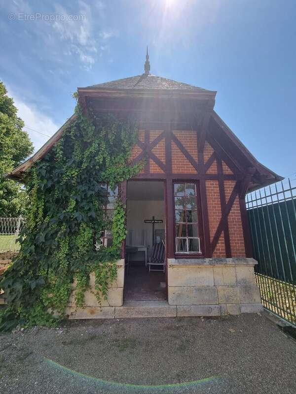 Autre à SAINT-PIERRE-LE-MOUTIER