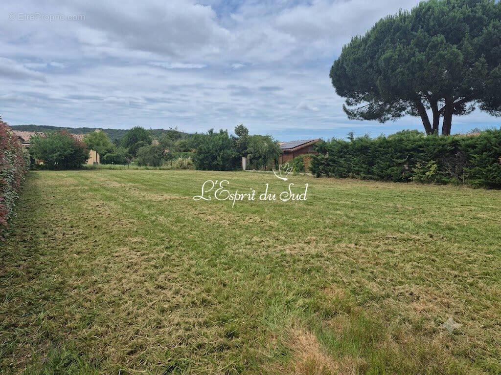 Terrain à SAINT-SULPICE
