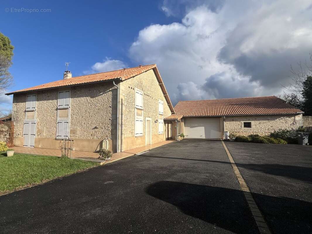 Maison 224 m² à Montamise  - photo 2