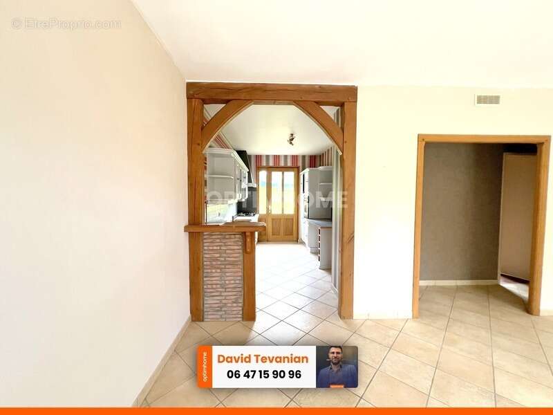 Maison à LA CHAPELLE-MONTMARTIN