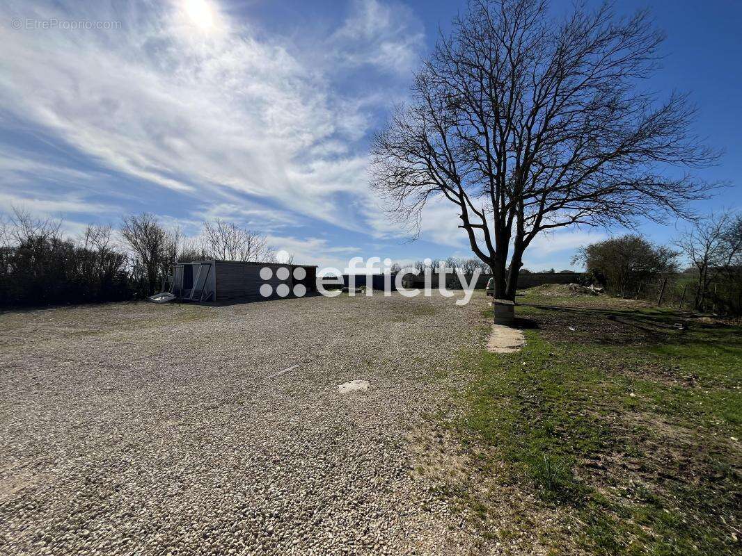 Maison à VENDEUVRE-DU-POITOU