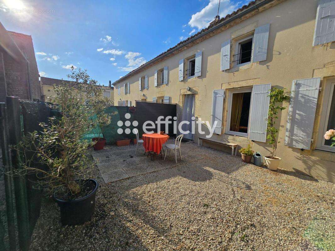 Appartement à SAINT-DENIS-DU-PIN
