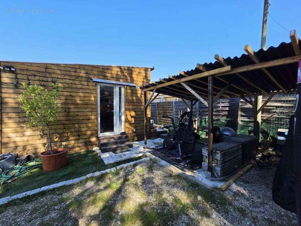 , terrain, habitation legere, chalet, 2 pieces, proche acces - Maison à LE CASTELLET