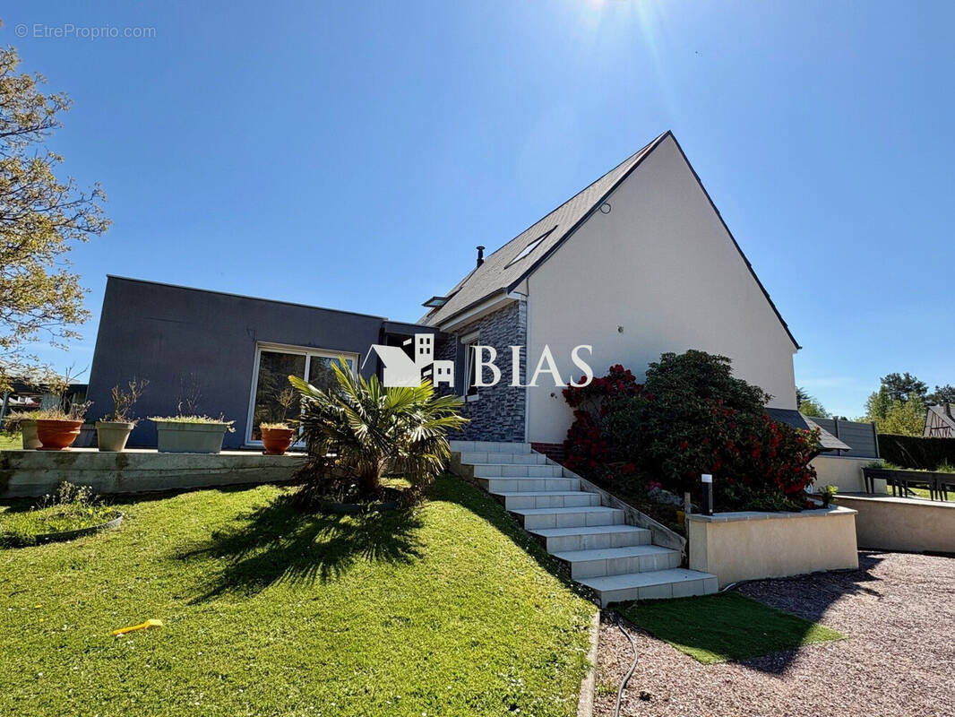 Maison à BOURG-ACHARD