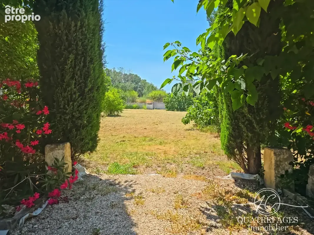 Villa dans un parc arboré exceptionnel avec piscine couverte. - photo 28