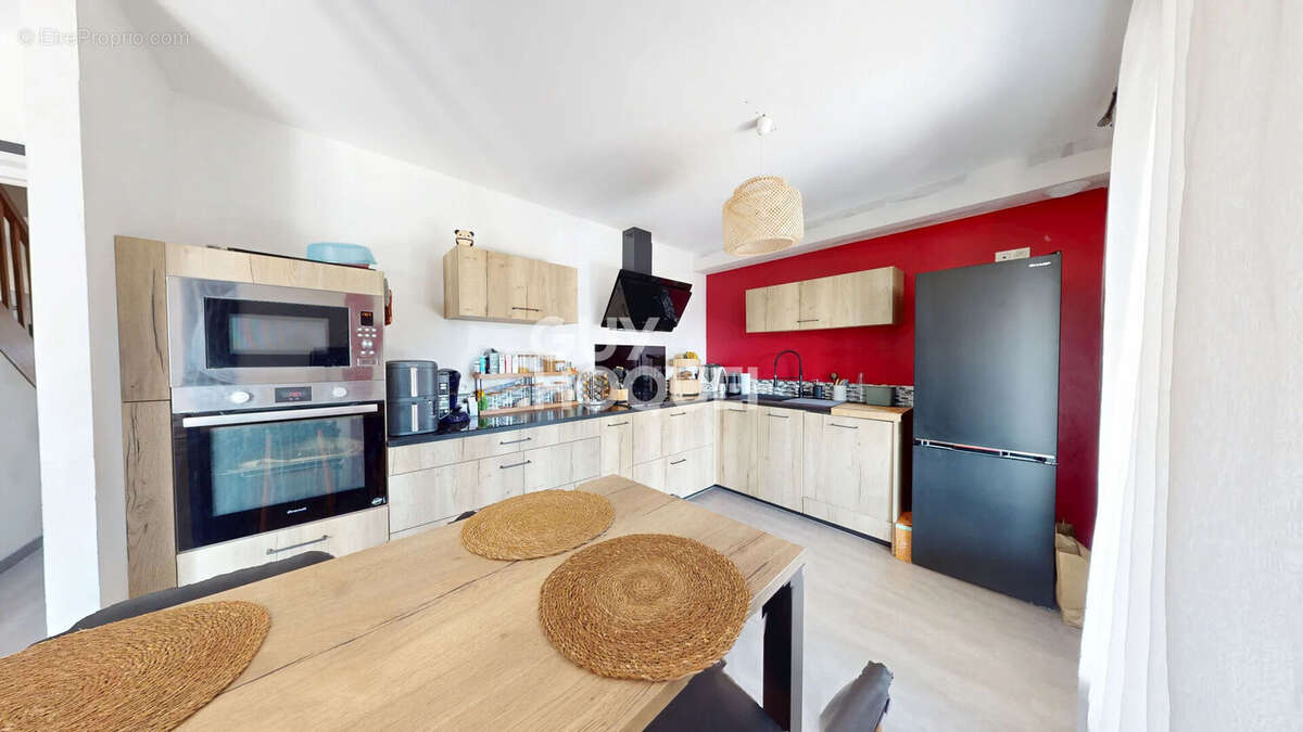 Exclusivité Guy Hoquet Avranches Maison familiale rénovée avec vie de plain-pied, en plein coeur de Ducey. - photo 6