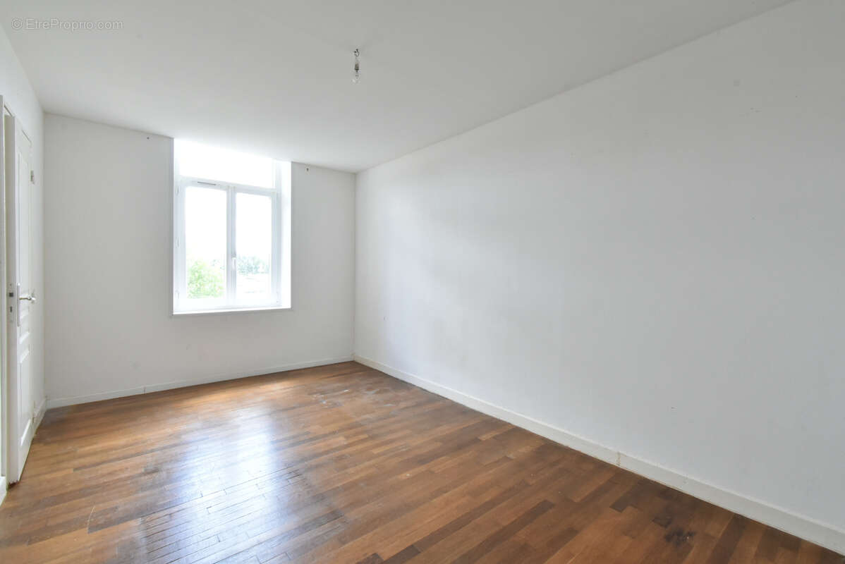 Appartement à COURCELLES-SUR-NIED