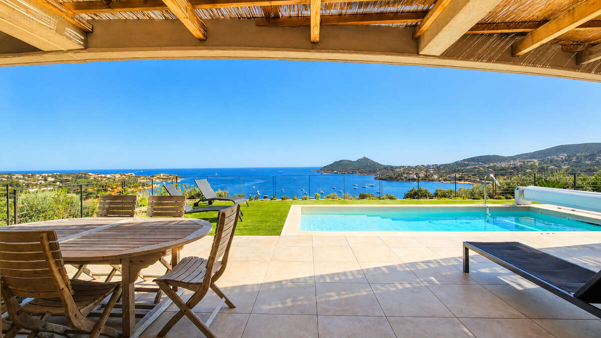 Villa contemporaine vue mer panoramique a agay a vendre - photo 4