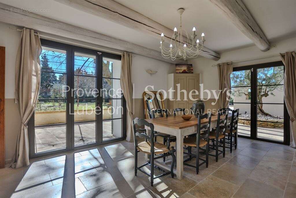 Maison à PERNES-LES-FONTAINES