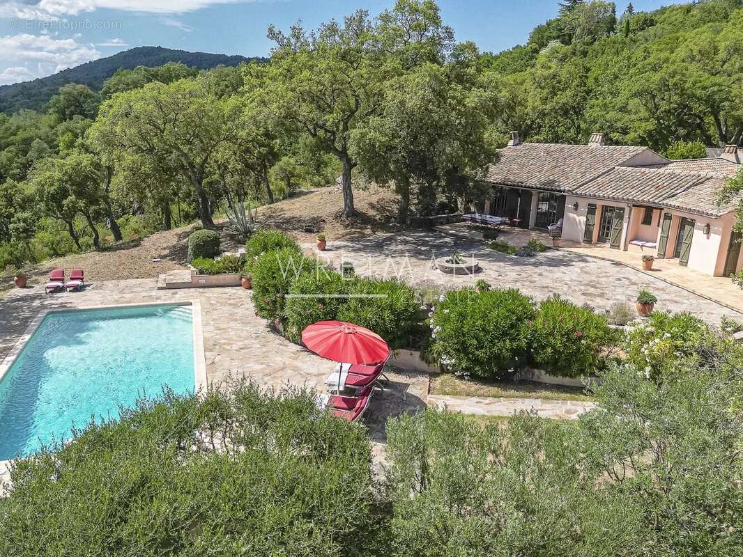 Maison à LA GARDE-FREINET