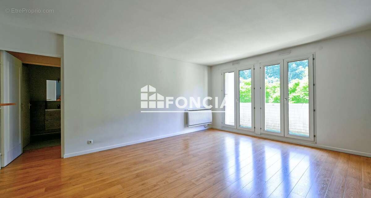 Appartement à FONTENAY-LE-FLEURY