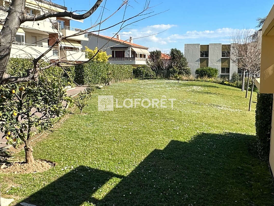 Appartement à SAINT-LAURENT-DU-VAR